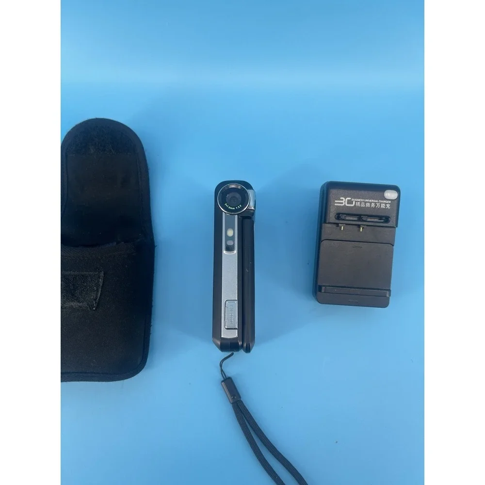 Insignia NS-DCC5SR09 Flash Media Camcorder Black/Blue